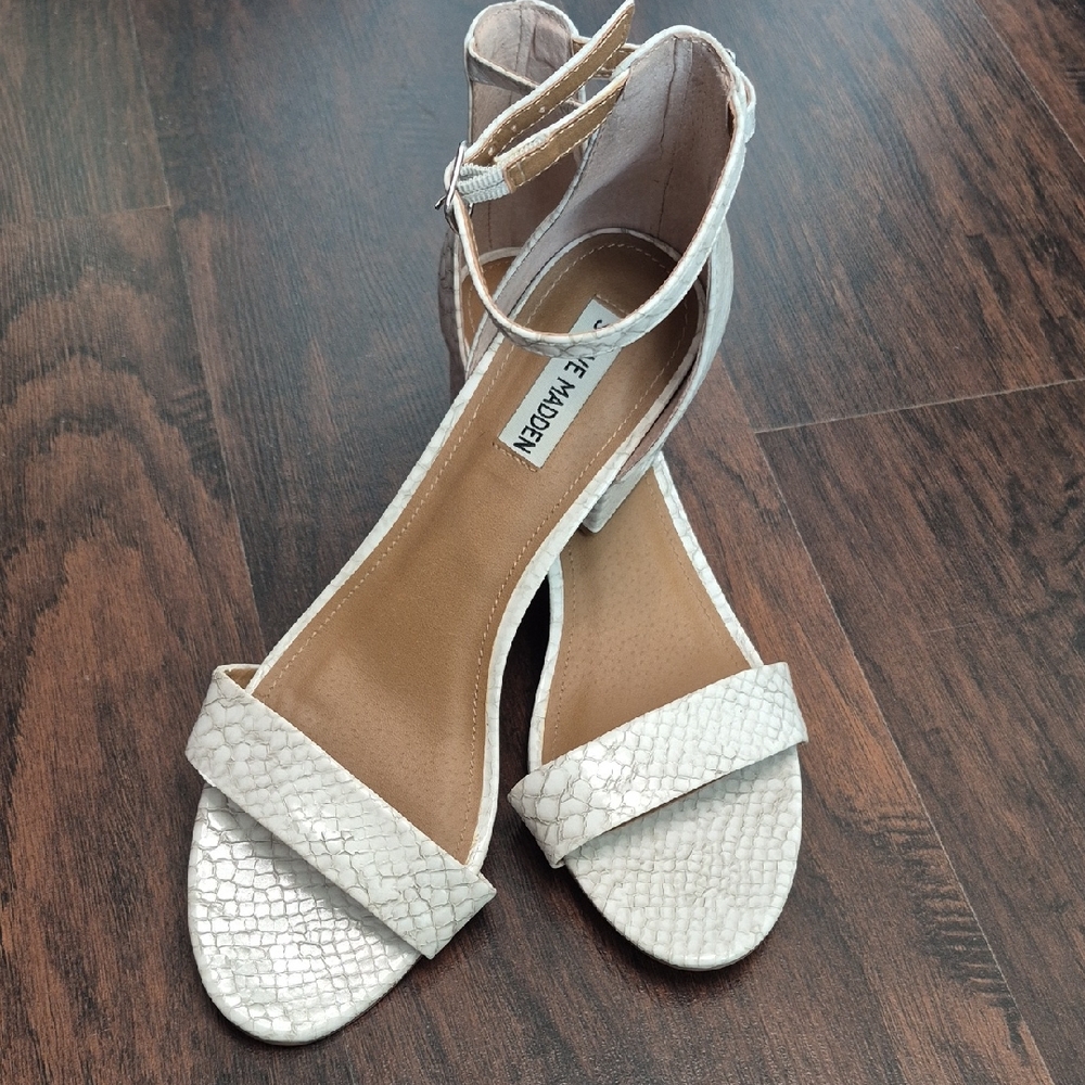 Steve Madden WhiteTextured Heels